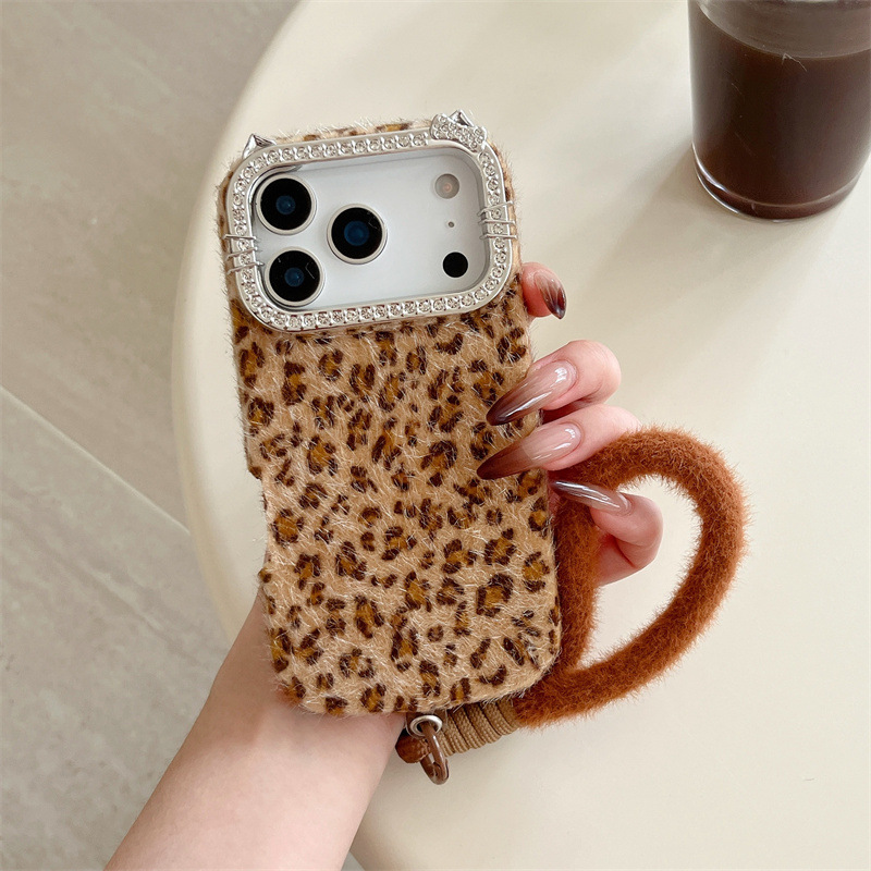 Phone Cases 13 - Luxuriöse, diamantbesetzte Handyhülle mit Leopardenmuster und